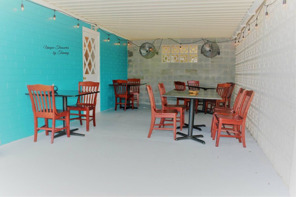 Dining room with tables and chairs
